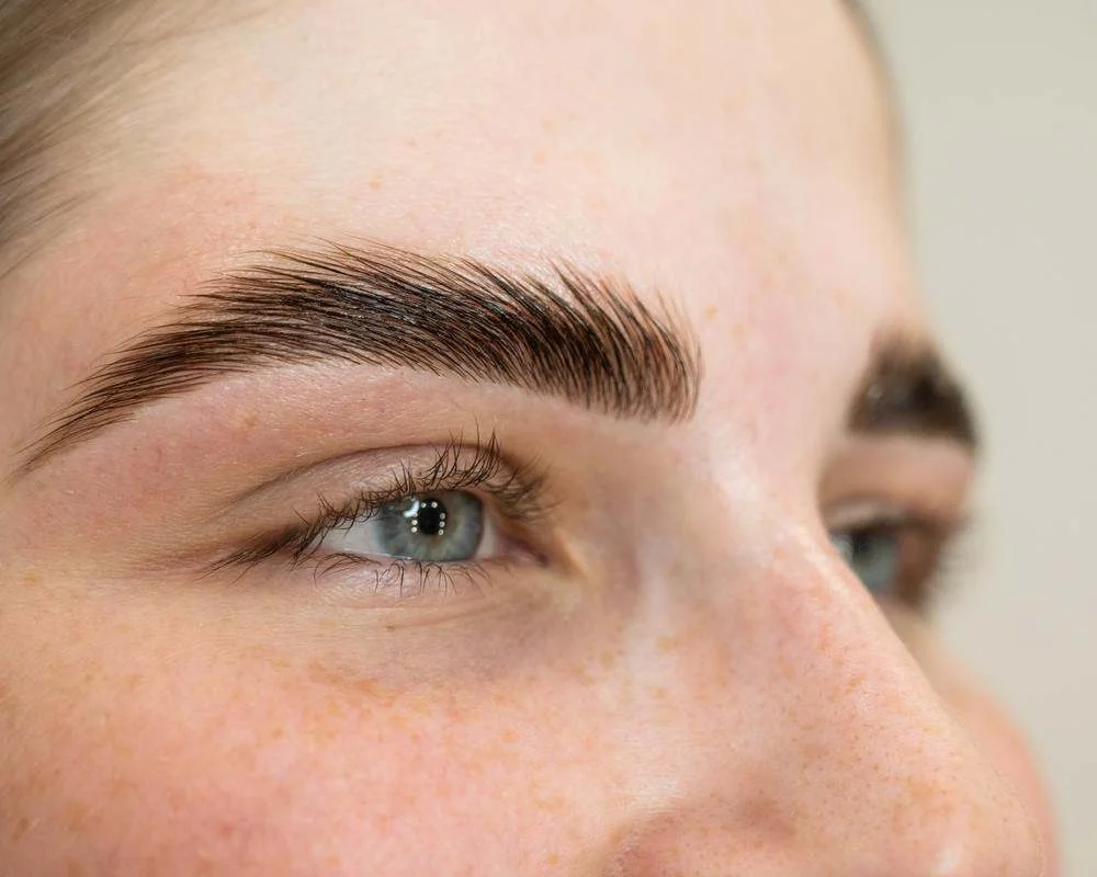 HD Brows sculpting and lamination